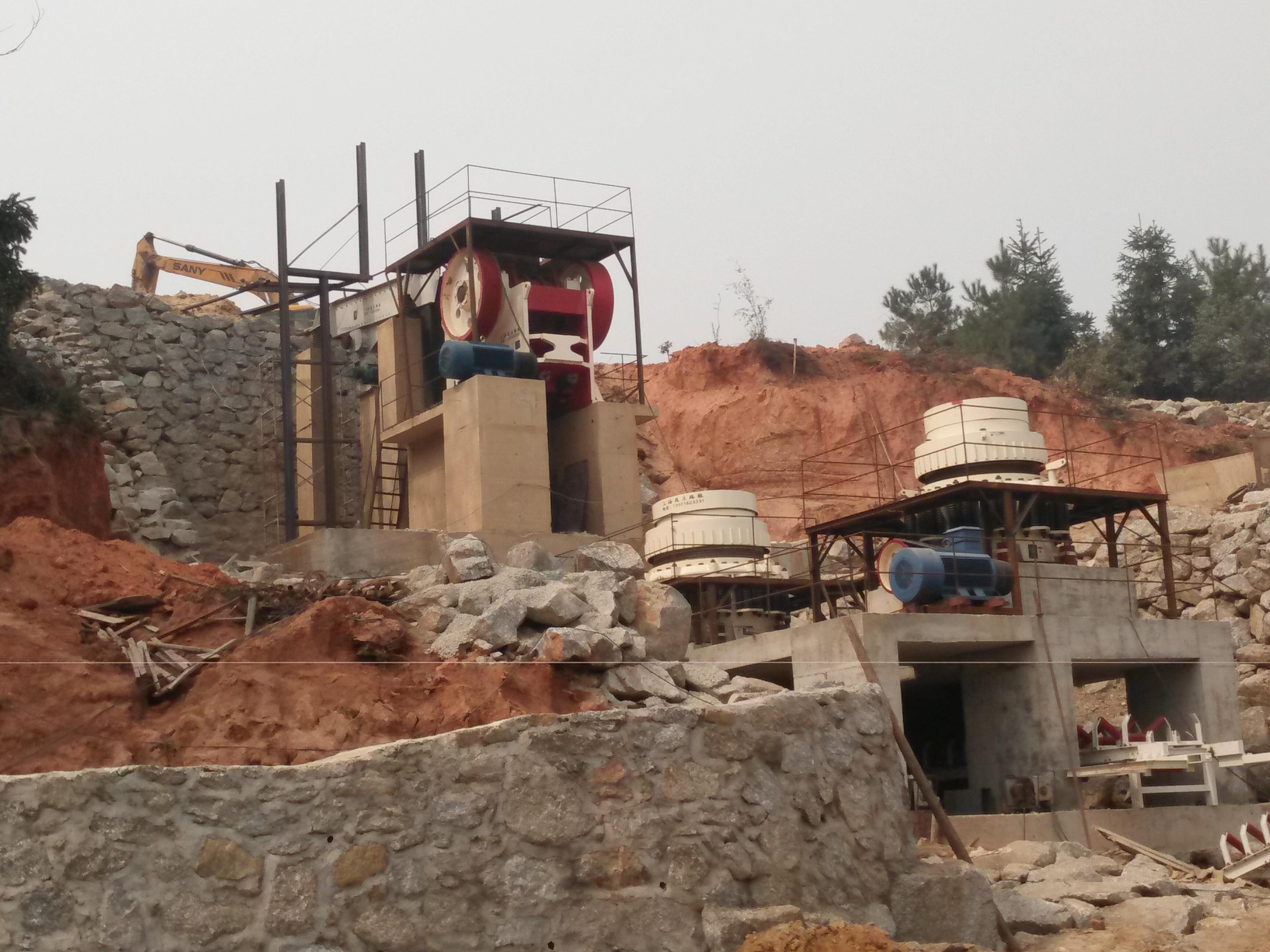 首页 上海巍立路桥设备有限公司 新闻资讯 破碎机的混凝土基础对破碎